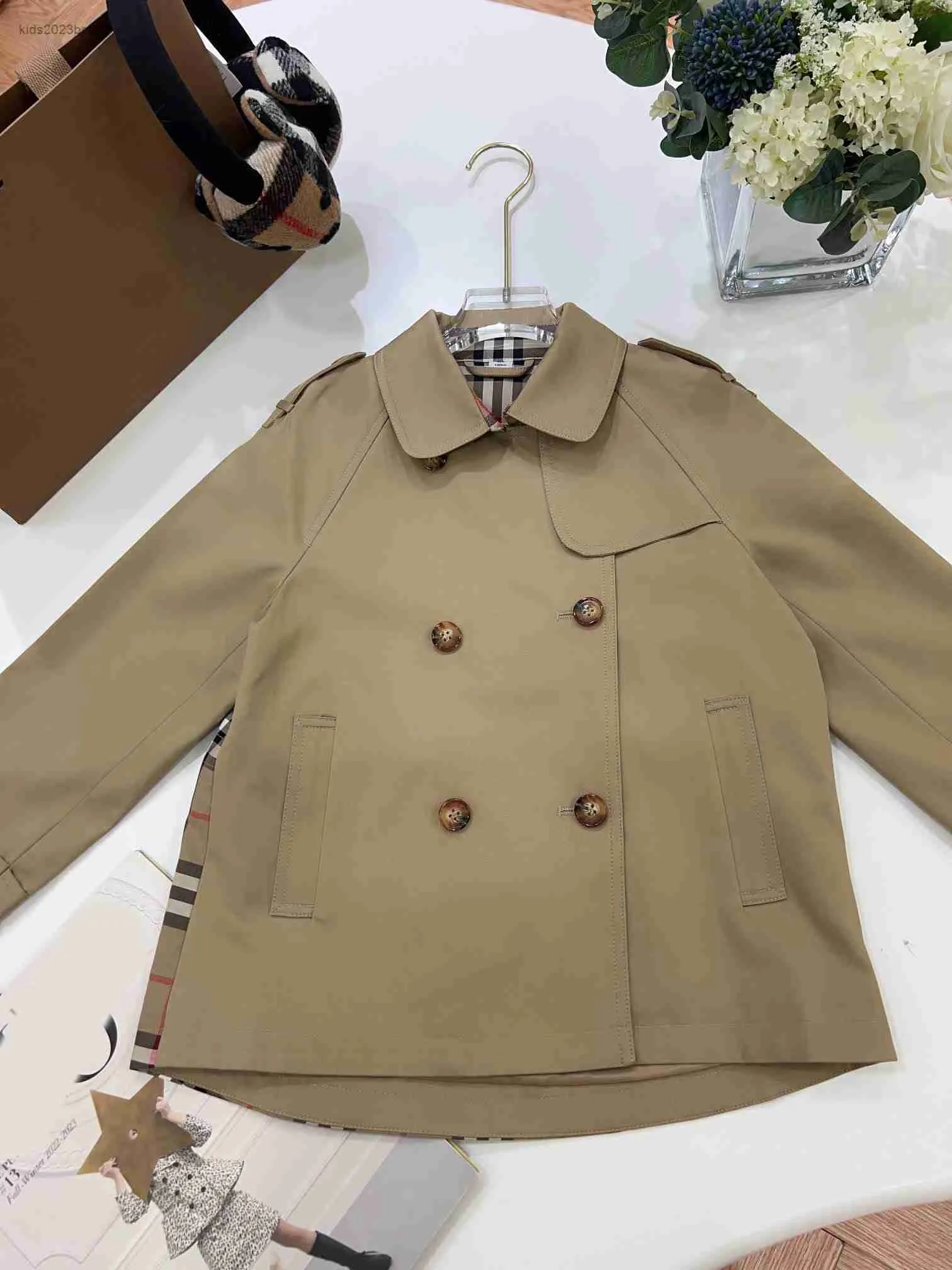 designer baby rockar mode barn lapel jacka dubbel breasted windbreaker storlek 100-160 cm högkvalitativ khaki barn outwear juli26