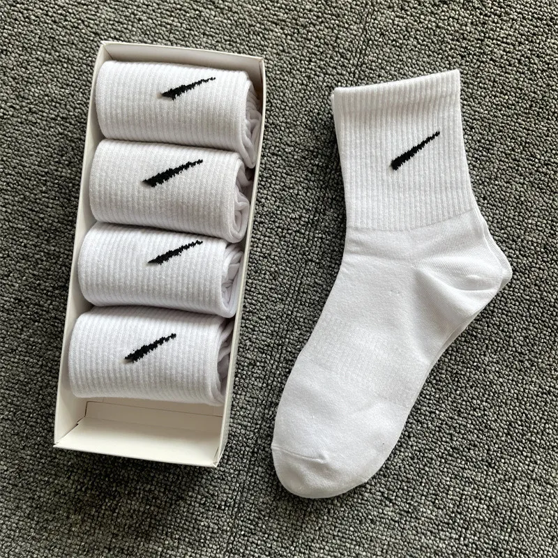 Chaussettes de créateurs pour hommes et femmes Cinq paires de chaussettes de sport élégantes avec lettre N imprimées brodées en pur coton respirant et boîte