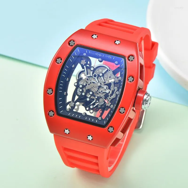 Orologi da polso in stile svuotato personalità tiger head orologio olio per spostare uomini e donne universali