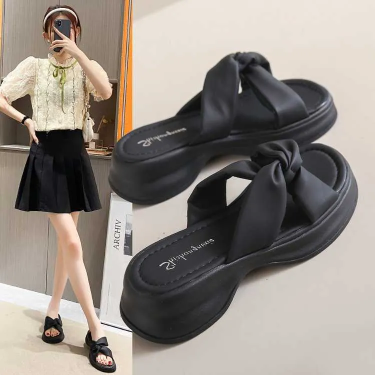 Slipper Thick-soled slippers women new leisure soft-soled soft-faced in the summer of increase the bottom of sandals and slippers
