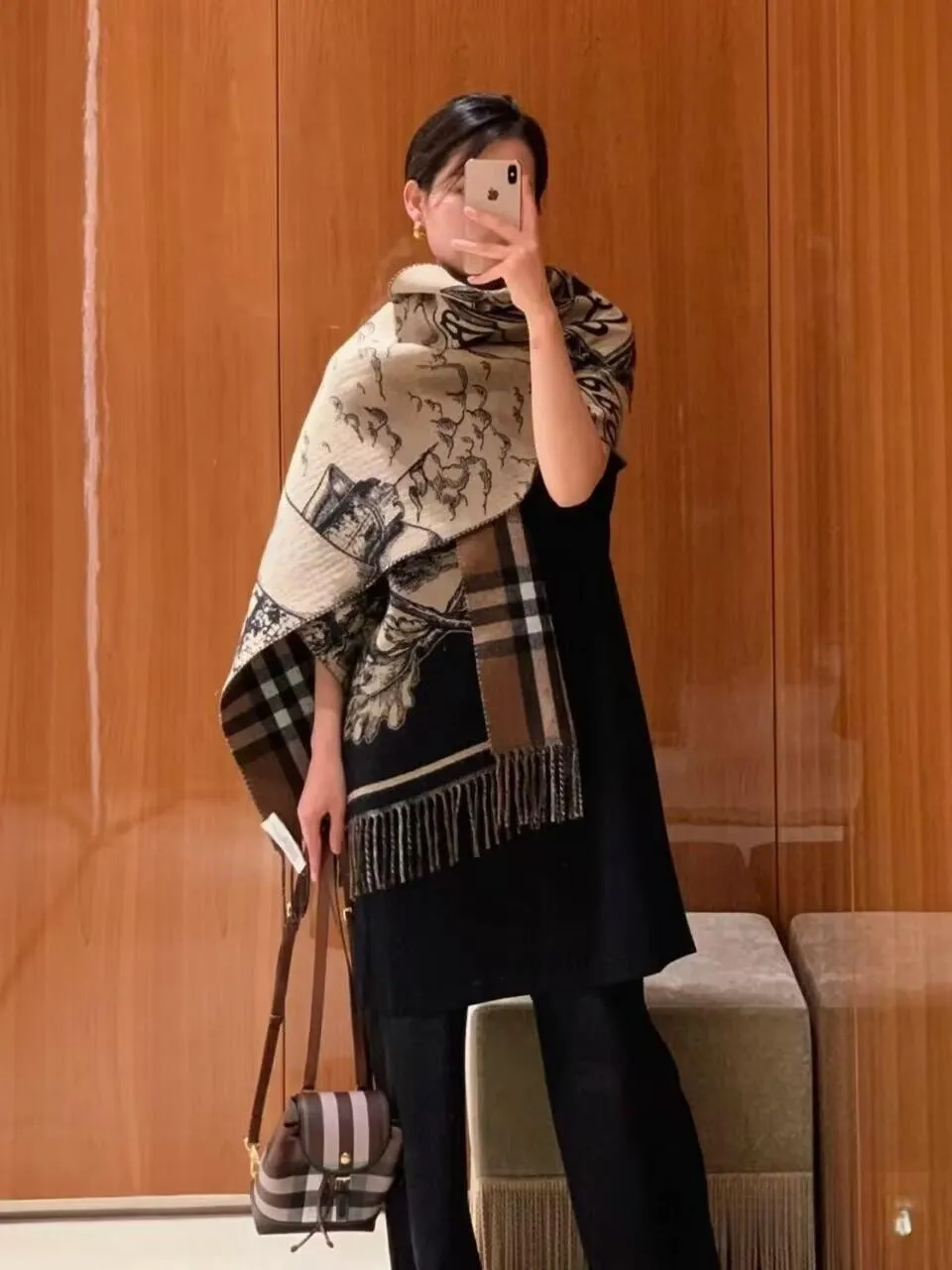 مصمم monogrammer print oreor and american lattice splice Shawl head fen fen women autumn/winter cape cape shaws shaws