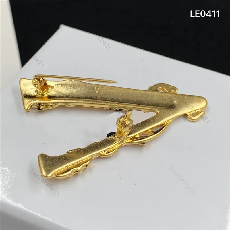 Designer -Brosche Stifte für Frauen Gold Broschen Herren Golden S Pin Broche zarte Broches Kleiderbuchstaben Diamantschmuck Geschenk mit Box 238166d