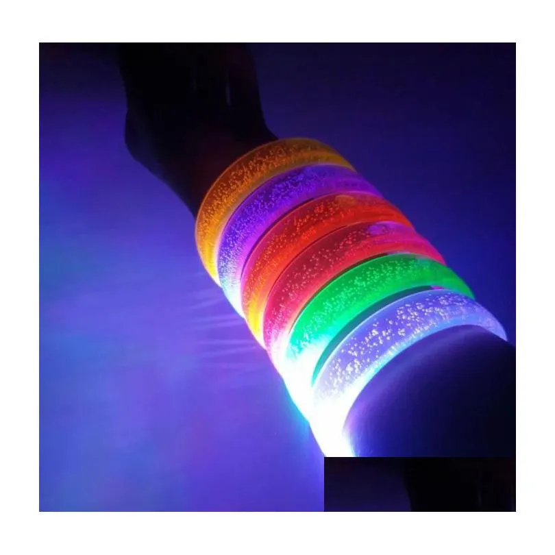 Party Favor Light Up Acrylic Bubble Bangle LED Flashing Armband Thanksgiving Christmas Födelsedag Glow Suppies Concert Dance Atmosphere Dhjnz