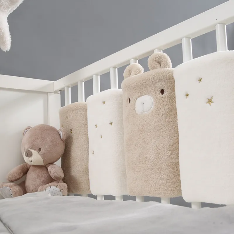 Bettschienen Plüsch Babybett Stoßfänger Baby Bettwäsche Set Accessoires Infant Crib Stoßstangen Chic Baumwollbett Beschützer Baby Dekorationsraum Baby Stuff 230816