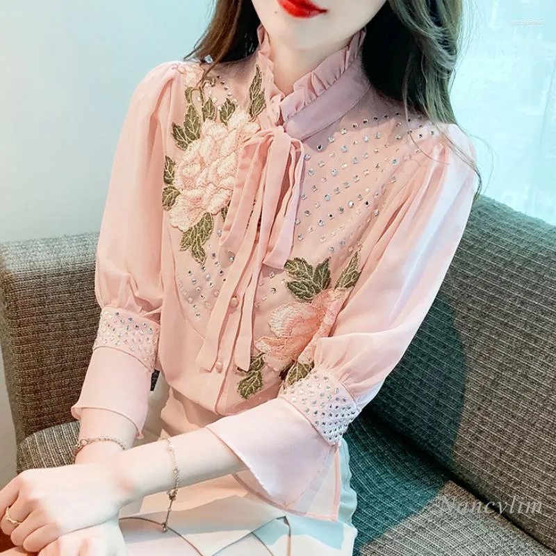 Kvinnors blusar tidig höstblomma Rhinestone Chiffon Shirt Summer Bow Ruffled Collar Blus 2023 Design Sense Chic Beautiful Top