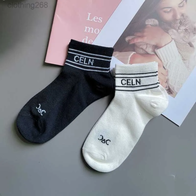 Chaussettes de bambou de printemps / été pour femmes coton en maille en maille noire et blanc chaussettes à tube court avec design de fil transparent CL lettre rayure basse modes décontractées de mode