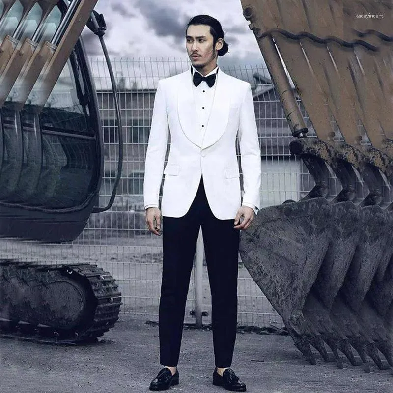 Ternos masculinos 2023 Costom Design White Wedding for Men Shawl Lapela um botão 2 peças Fashion Groomsmen Tuxedos Jaqueta calça