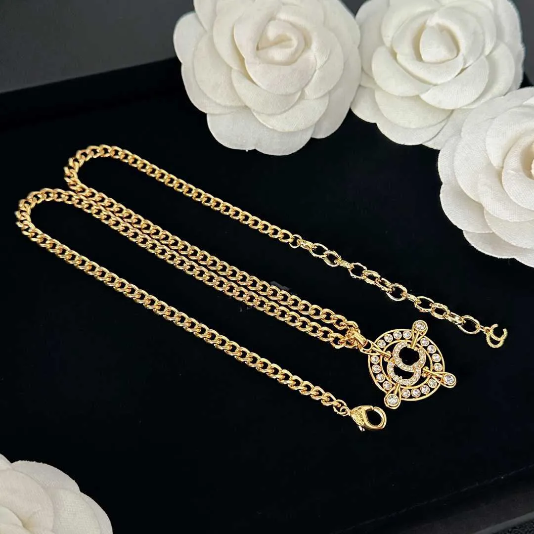 Pendant Necklaces Luxury Designer Brand Double Letter Pendant Necklaces Chain 18K Gold Plated Copper Crystal Rhinestone Sweater Newklace for Women Wedding Jew