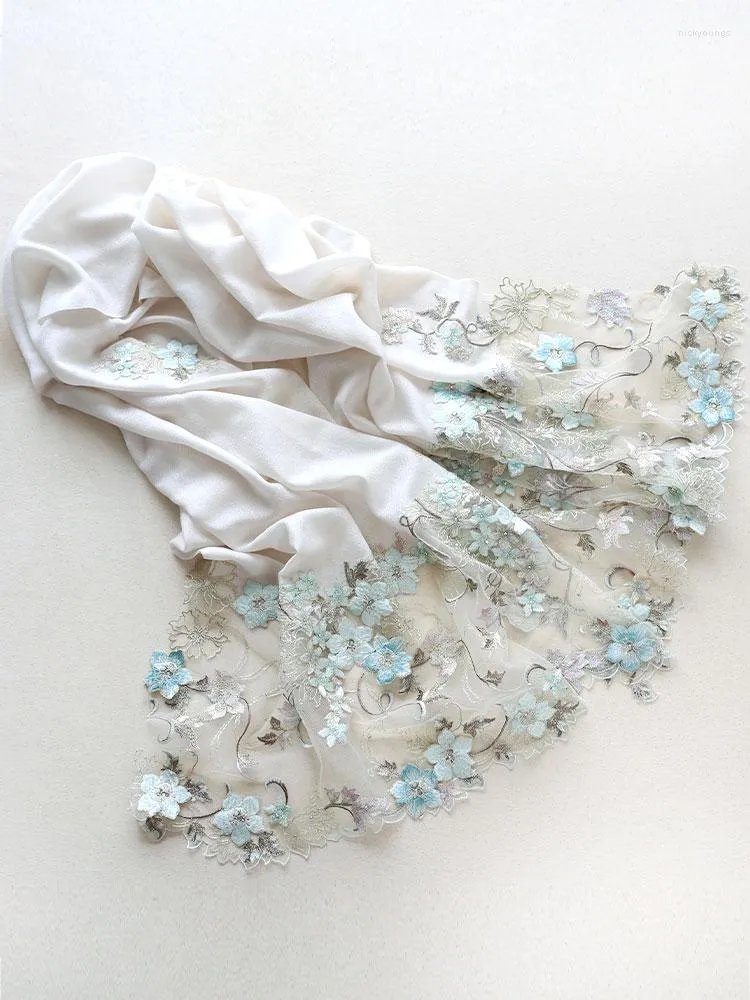 Halsdukar flytande blommor som en dröm! Mjuk ljus vit kashmir halsduk handgjorda blå spetsning tredimensionell broderi sjal kvinnor