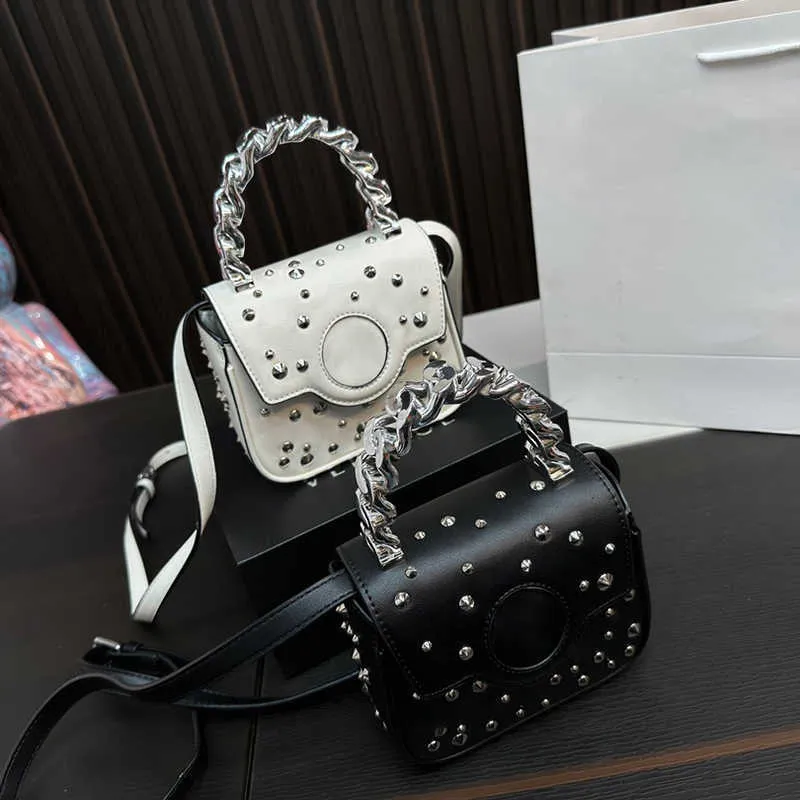 Nouveaux sacs Rivets Cross Cross Body Designer Sacs Femmes Luxurys Sac à main Fashion Small Black Blanc Bands Crossbody Band Purse Tote 230817