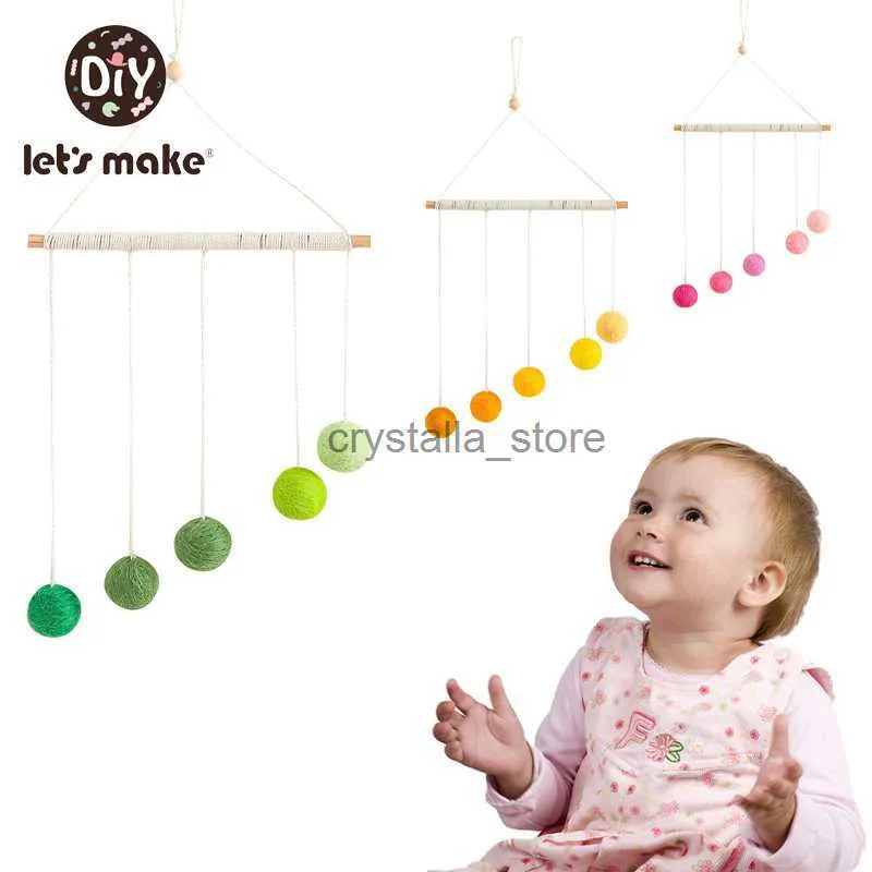 Lassen Sie uns hölzerne Baby -Rasseln farbenfrohe Wollkugel Pendell Bett Bell hängen Crib Montessori Spielzeugdekor Pflege Baby Produkt HKD230817