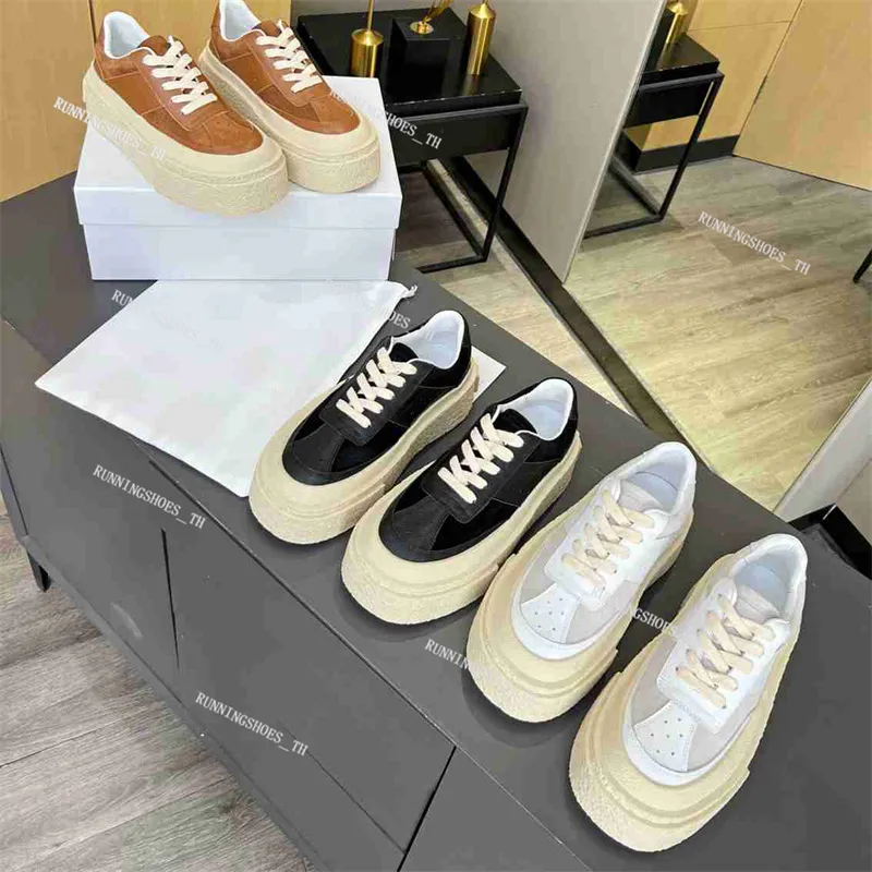 Sneakers de créateurs Maisons Margiela Chaussures répliquant MM6 TRACLEURS MEN SHAUTES FEMMES PLATSOIRES BLANCHES BLANCS SALSKELES SATTE SATATE FLAT