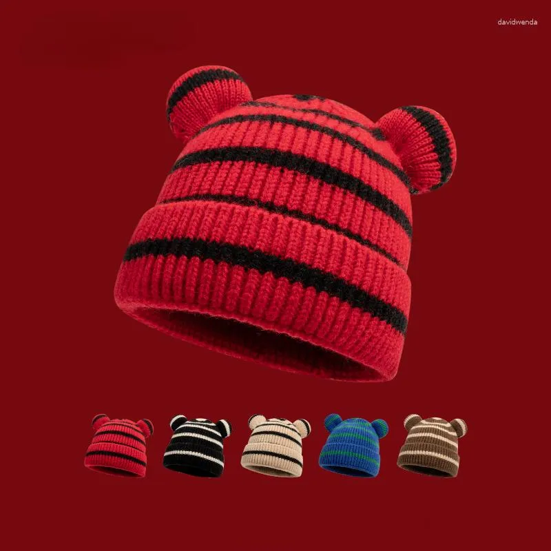 Berets Christmas Red Bear Vaiie Valus Korea Cute Stripe Knitted Caps Winter Warm Ochrona Student Wszechstronne kapelusze dla kobiet