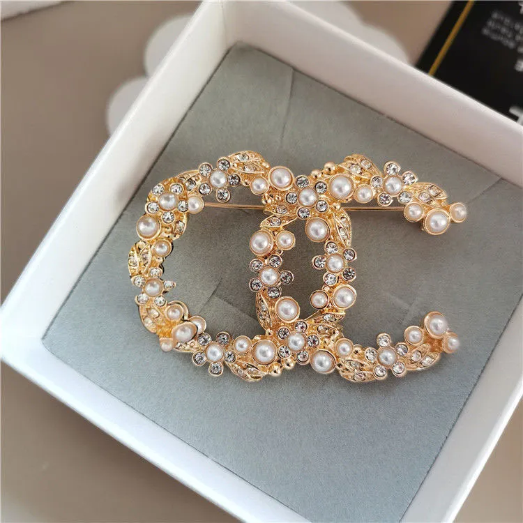 Womens Brooch Pins Diamond Pearl Letter Brooch Pin Suit Dress Pins For Lady  Fashion Brand Letter Designer Brooches Luxury Jewelry Accessories From  Balala_baby, $3.71