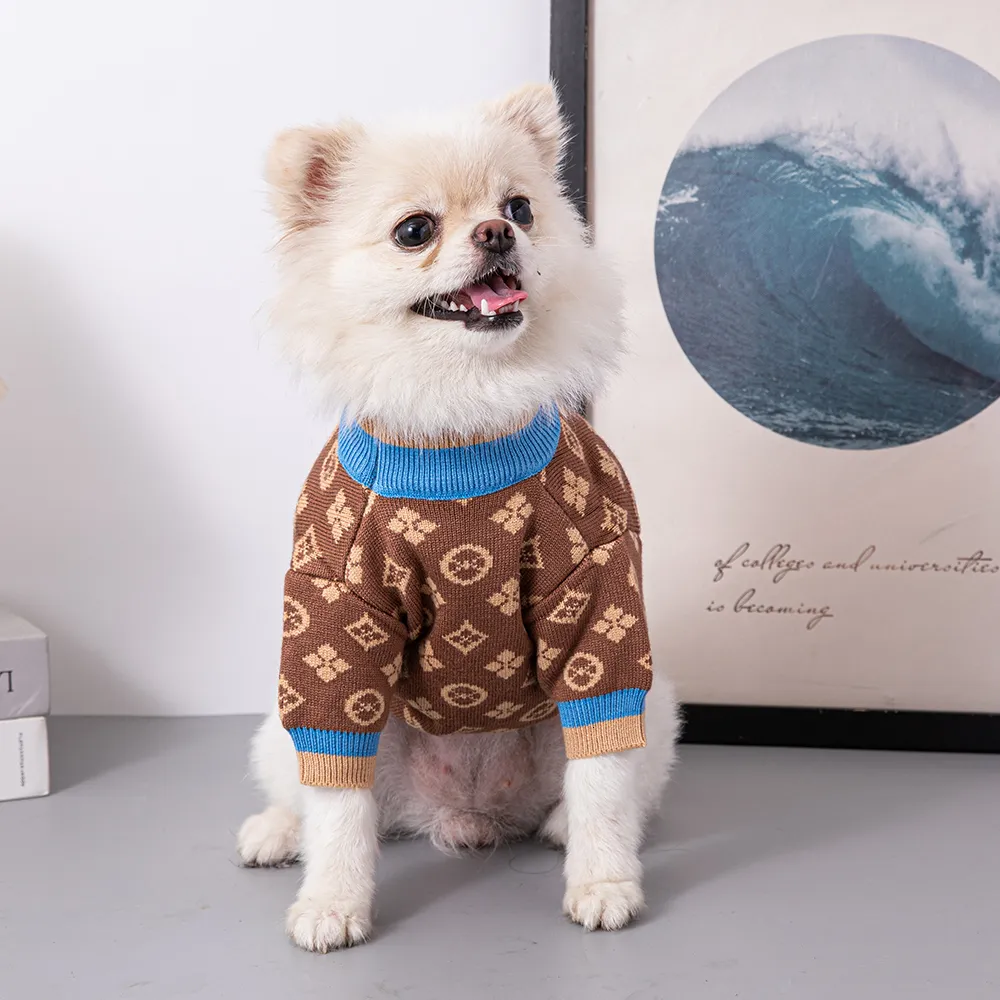 犬のアパレル秋と冬のファッション温かいペットセーターダックスフンドチワワの中小犬の服230816