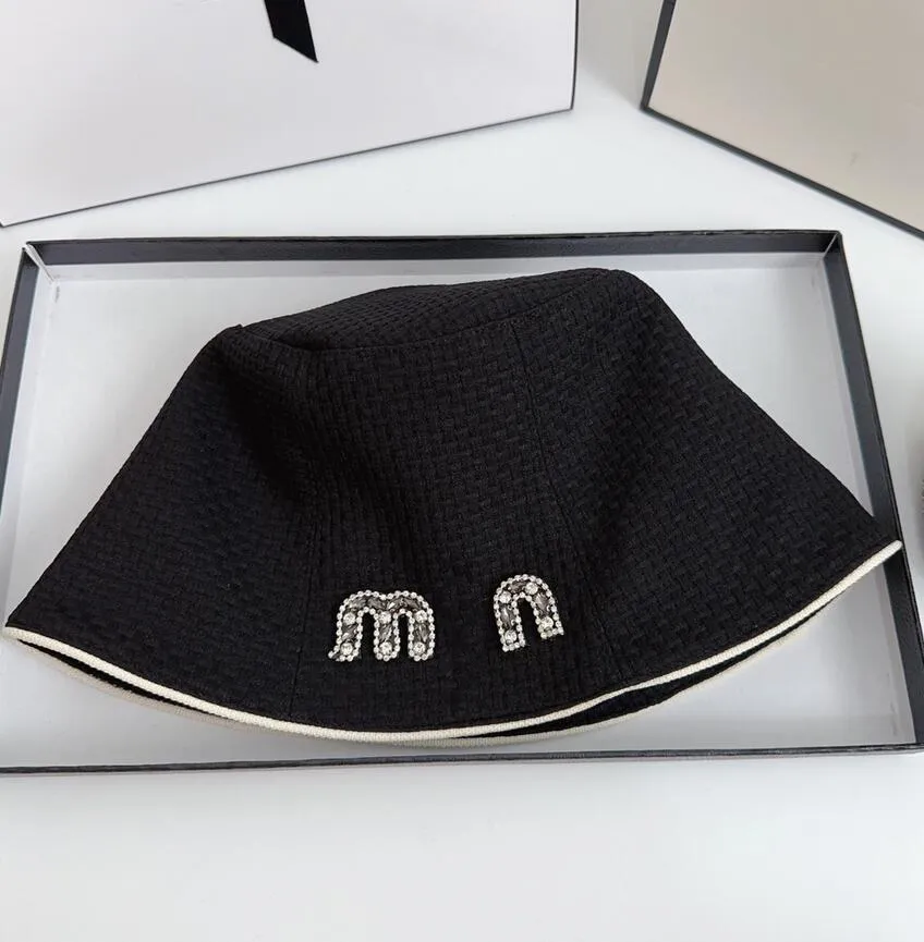 새로운 디자이너 야구 모자 모자 스프링 여름 브랜드 편지 자수 검은 넓은 브림 모자 남자 여자 부부 어부 모자 패션 액세서리