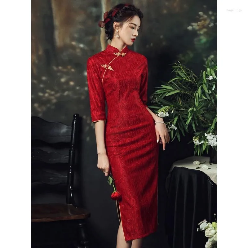 Etnische kleding 2023 Chinese wijn Red Cheongsam Vrouwen huwelijksavondjurk halve mouw vrouwelijke slanke bruidsjurken