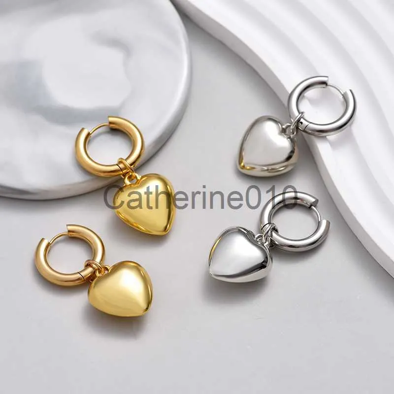 Charm Nytt rostfritt stål Hoop Heart Pendant Earrings For Women Statement Solid Circel Gold Silver Black Color örhängen smycken gåva J230817