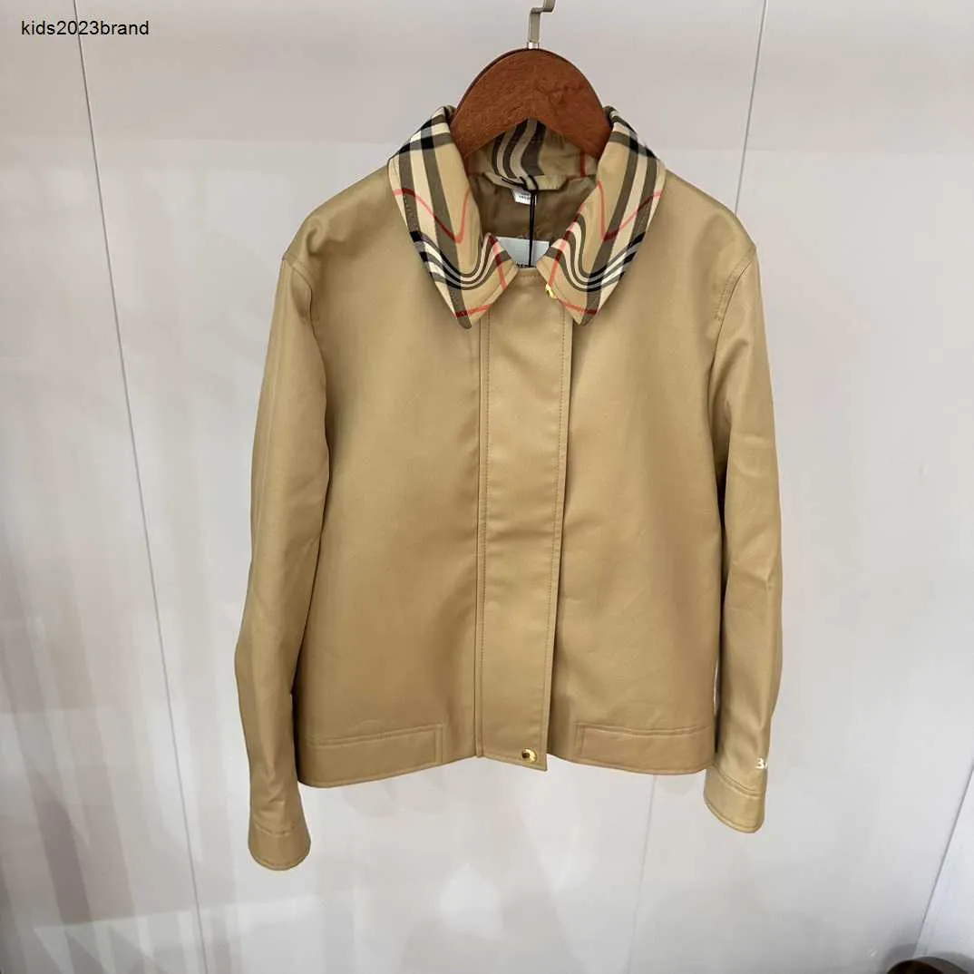 デザイナーベビー服Khaki Lapel Jacket高品質の長袖の子供コートサイズ100-160 cm刺繍文化キッズコート6月25日