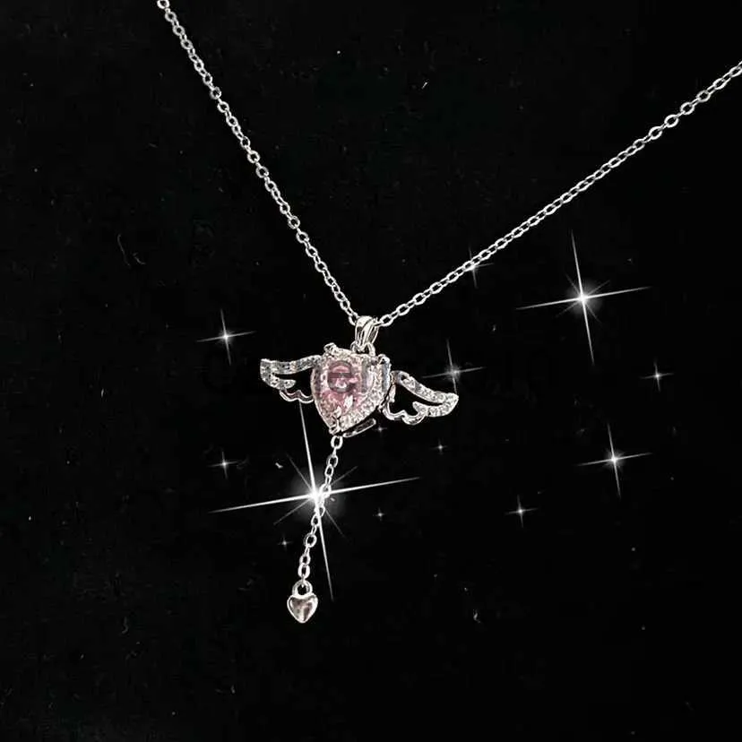 Pendant Necklaces Crystal Angel Wings Heart Pendant Necklaces Ladies Girl Simple Y2K Pink White Zircon Love Elegant Necklace Women Jewelry 2023 J230817