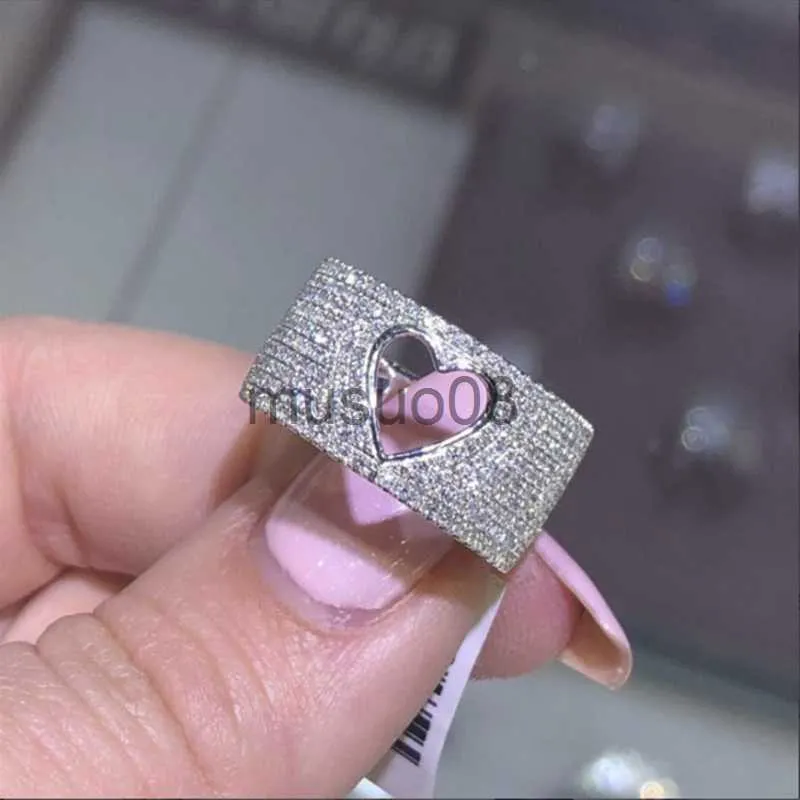 Anneaux de bande Temperrament Fashion Micro-infiltré Crystal Hollow Love Ring For Women Party Wedding Bijoux entiers Sale Rings Taille 11 J230817