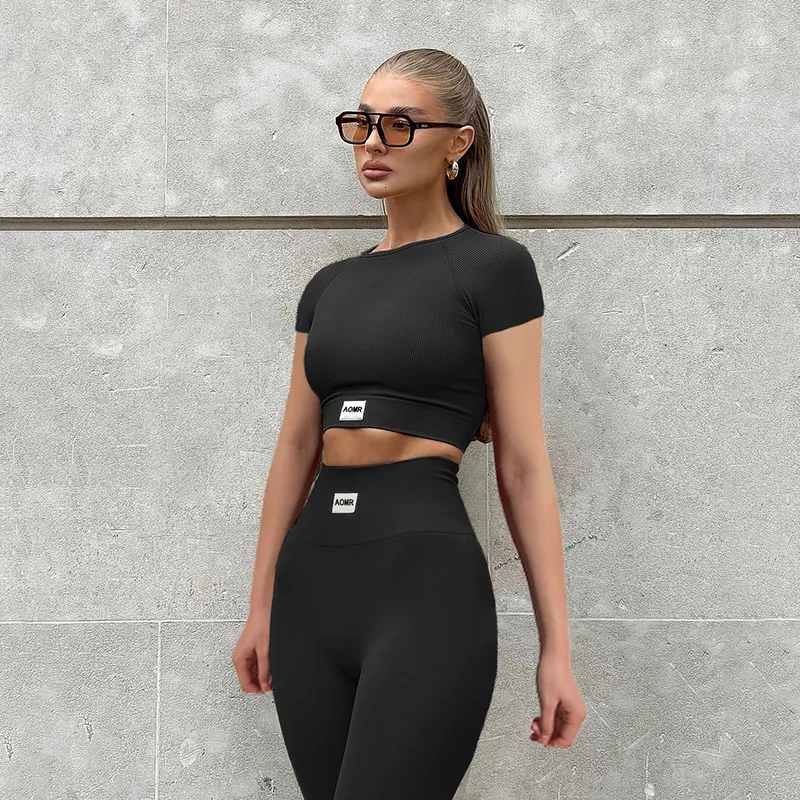 Onafhankelijke v strakke sportkleding klein label crop T-shirt met lange mouwen hoge taille broek Yoga pak twee sets dames casual zwart bruin