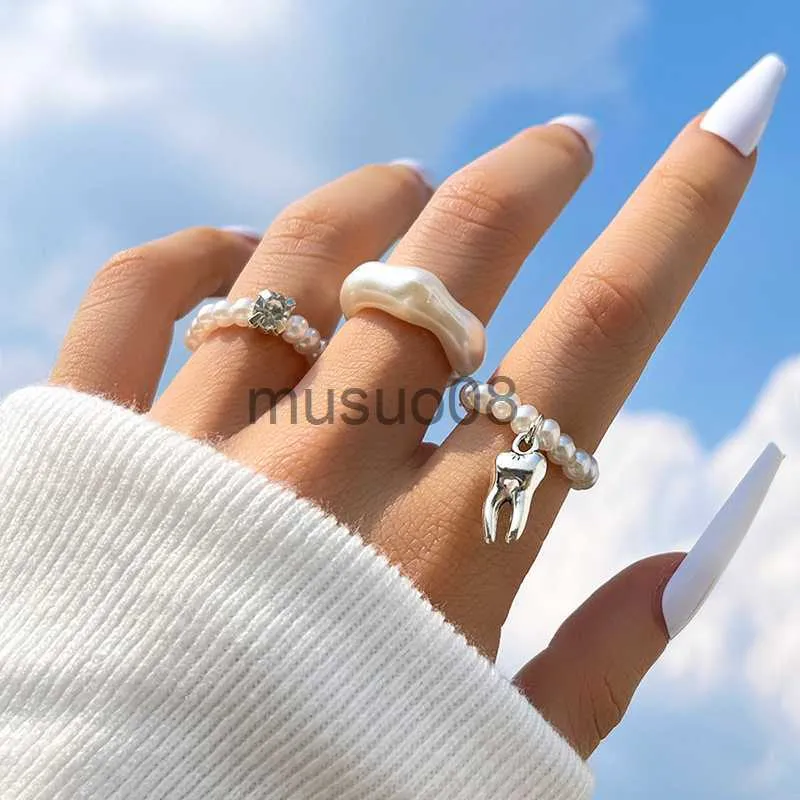 Bandringar 3st/Set kvinnliga trendsmycken gåvor Vintage Pearl Rings Womens Böhmen Pärlor Glänsande Zircon Metal Pendant -tänder Anillos ovanliga J230817