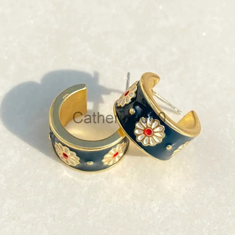 Charm Huitan Aesthetic Daisy Hoop Earrings Women Black Enamel Gold Color Flower Earrings Exquisite Girls Accessories Statement Jewelry J230817