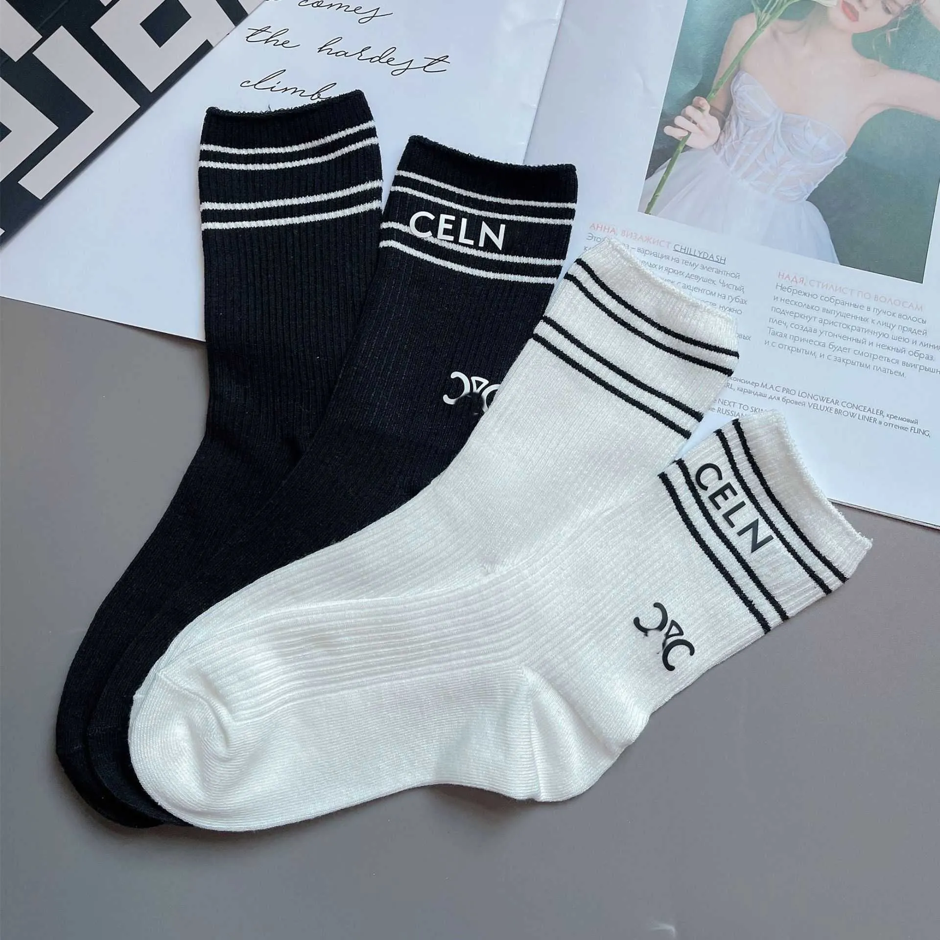 Printemps et été Nouveaux chaussettes Childrens Double aiguille mince Coton Coton Silicone Étiquette Fashion Europe Socks Ins Fashion Mid Tube Socks02