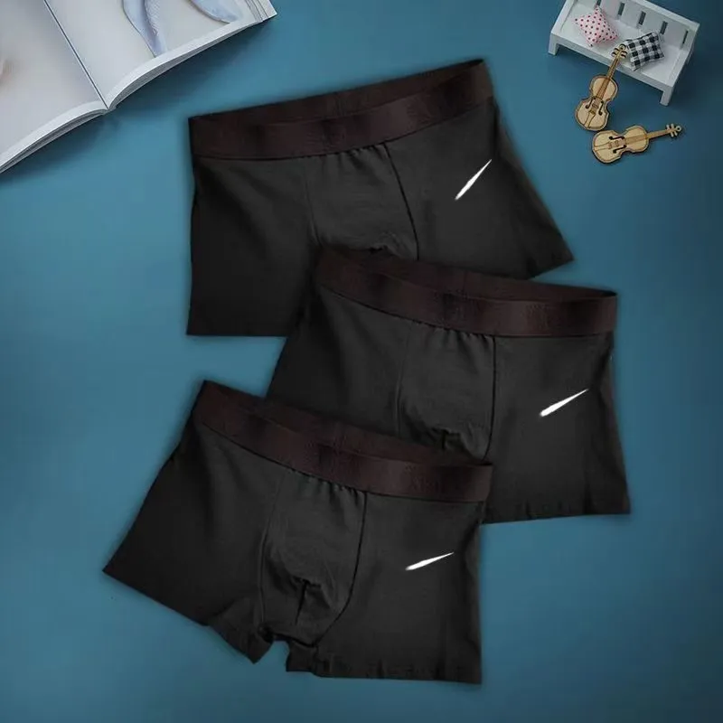 2024 Manliga shorts andningsbara män underkläder Bomull Boxer Briefs Underbyxor för män Sexig solid färg Korta byxor Märke stretchboxare Trosor Julgåva mode