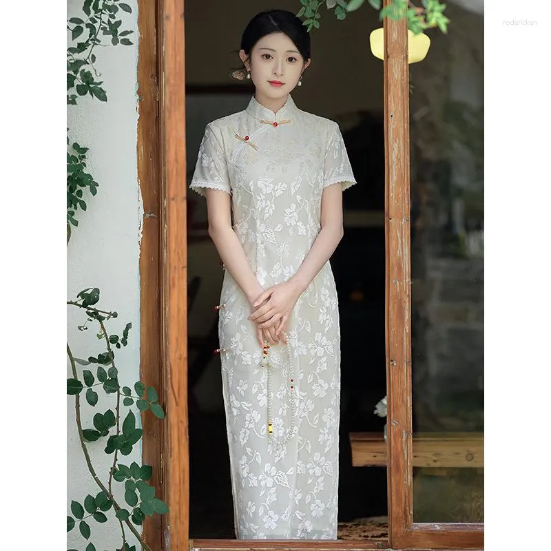 Etniska kläder kvinnor beige vintage cheongsam klänning kvinnlig traditionell kort ärm klänningar smala elegant långa qipao s till xxl s2277