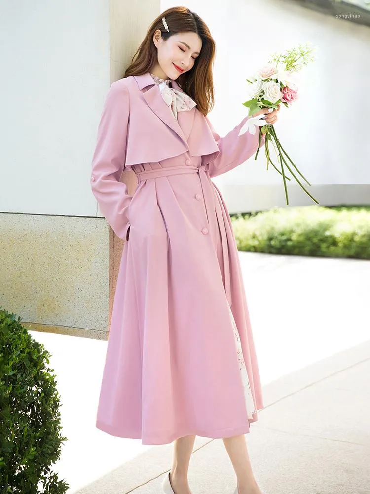 Trench femminile 2023 Spring e autunno Autunno Ginnio Medio Temperamento di abbigliamento a vento rosa abbigliamento