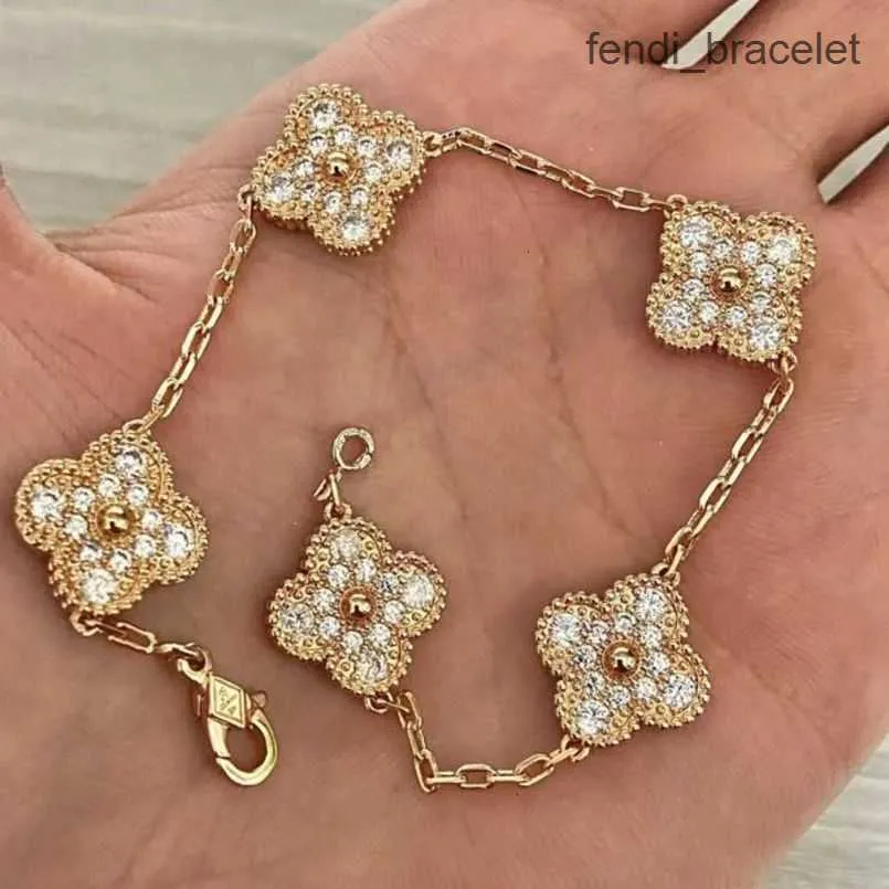 2023 Luxury Designer Charm Armband Clover Pearl 4 Pieces 18K Gold Necklace Earrings Wedding Laser Brand V0ZN