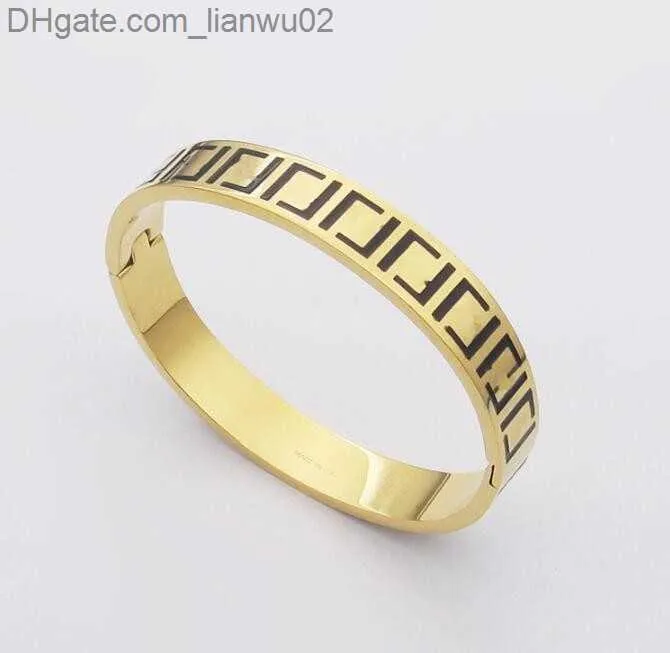 Bangle gemaakt in Italië breed 10 mm grote armband 18k gouden roos zilver f femme jongensbrief witte zwarte titanium stalen armbanden vintage liefde armbanden z230819