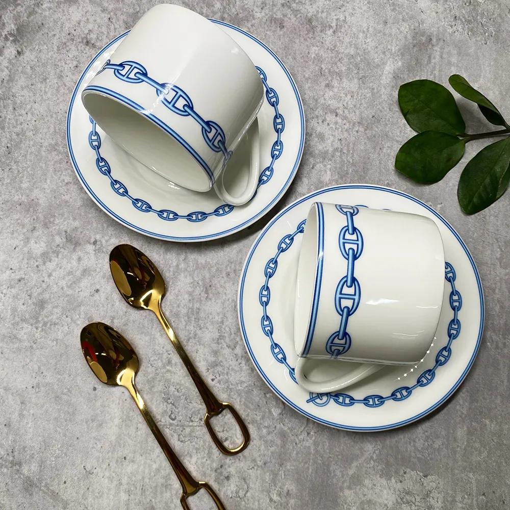 Canecas de café de cerâmica de cerâmica branca xícara de café europeu Tea da tarde casa El Bar caneca elegante em forma de prato em forma de drinkware 230818