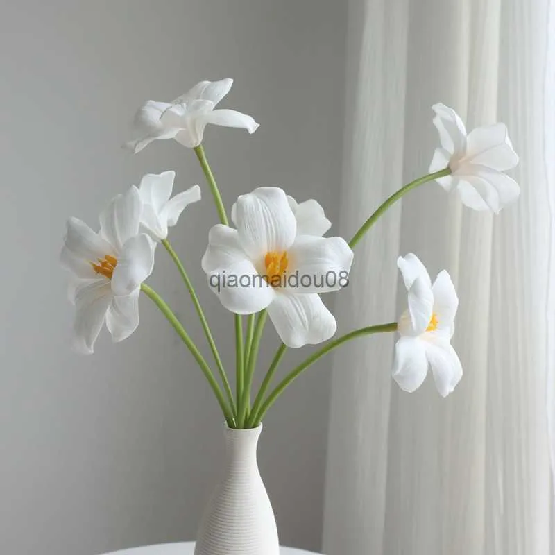 Flores decorativas Guirnaldas Toque real Tulipanes abiertos Lujo blanco PU flores falsas artificiales para fiesta en casa Decoración de boda fleurs artificielle HKD230818