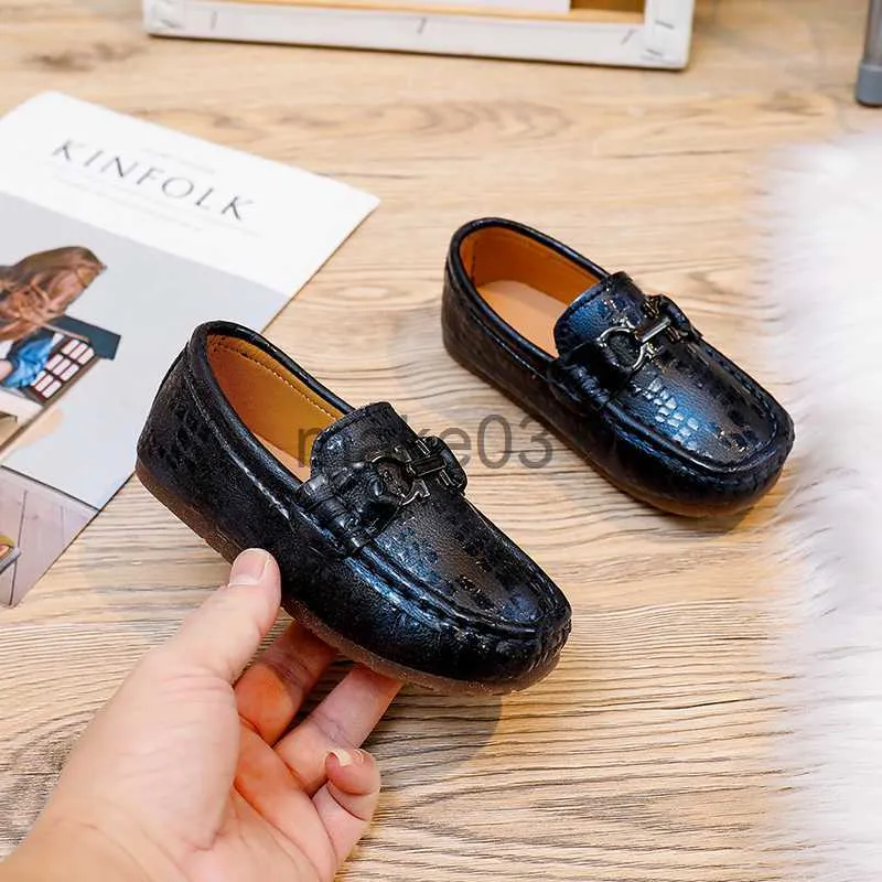 Sneakers Designer Niños de cuero para niños Luxury Luxury Lofea Baby Niños Niños Moccasins Pisos para el bote casual de bodas Barco casual J230818