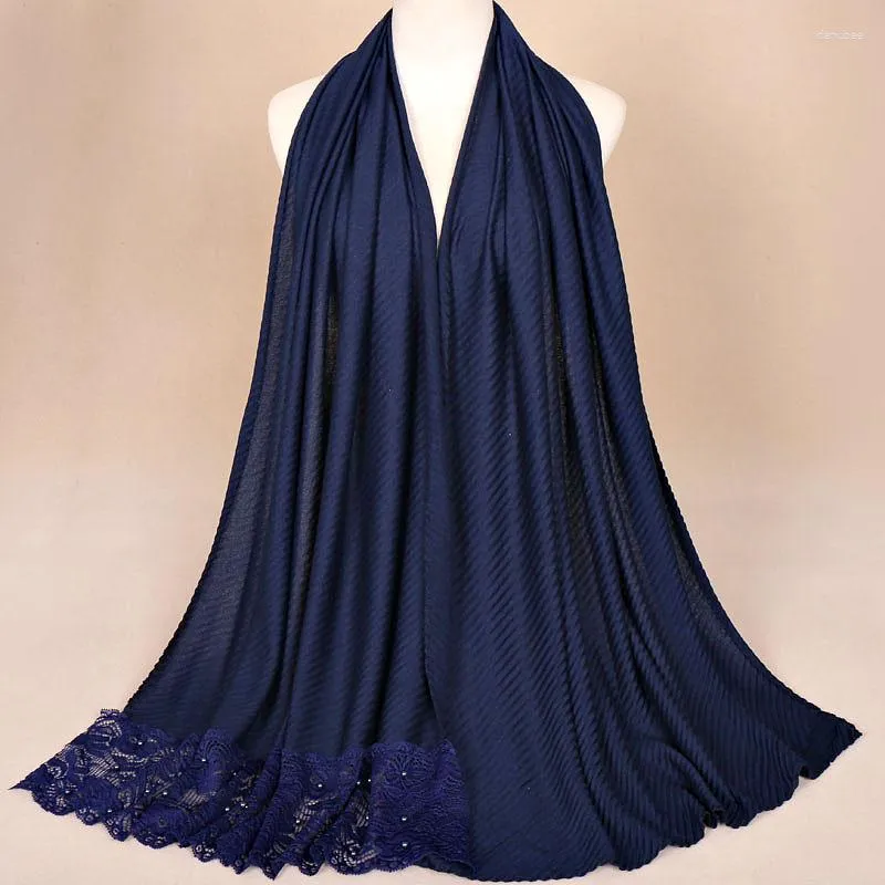 Schals 120pcs/Los Frauen Mode muslimische Spitzenverkleidung Faltenschalschal Pashmina mit Perle/Falten