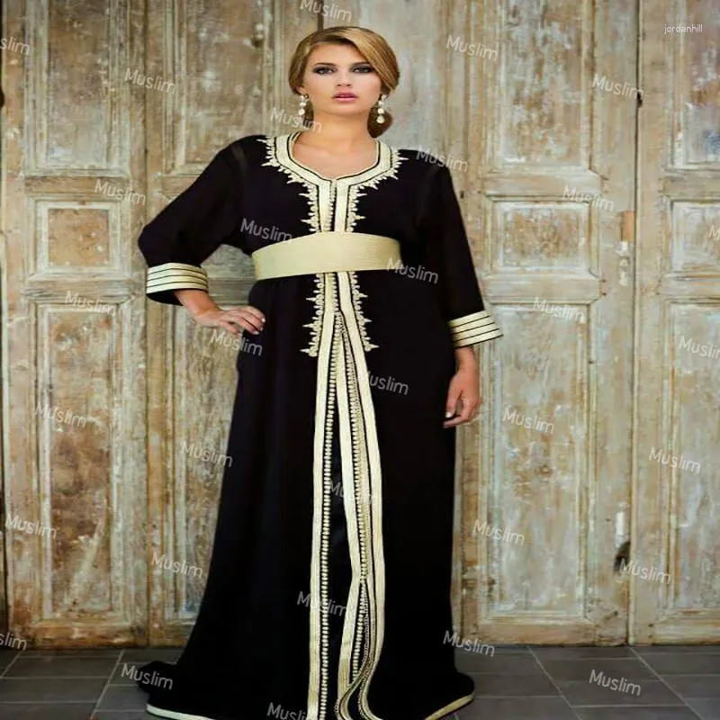 Feestjurken Traditionele zwarte en gouden Kaftan -avond Elegante vloer Lengte Arabische prom jurk met lange mouwen Lengte 2023 Algerijnse Foraml