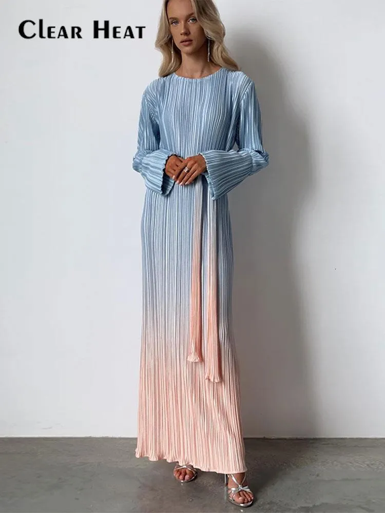 Grundläggande avslappnade klänningar Gradient Tie Dye Long Sleeve Maxi Dress For Women Fashion Oneck Straight Loose Pleated Vestidos Female ElegantStreetwear Robe 230817