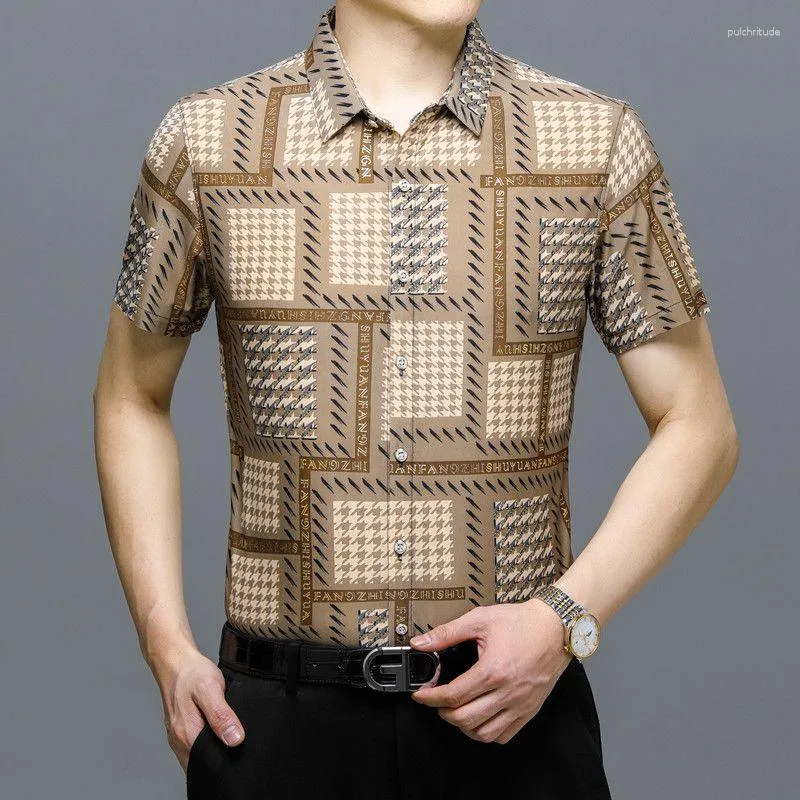 Camisas casuais masculinas no verão para homens botões de impressão xadrez listrado de impressão magra de moda slim lapel solto de manga curta Tops vintage