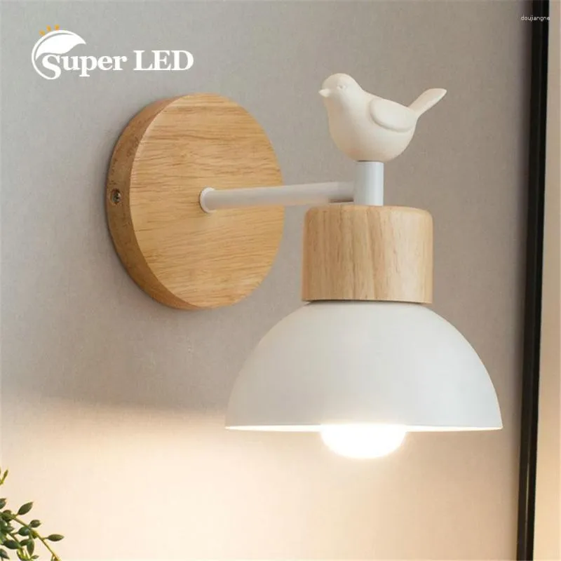 Lampada a parete Nordica in legno Nordico con uccello Modern Sconce per camera da letto Luce casa Luce in bianco/ bianco Testa di sterzo E27