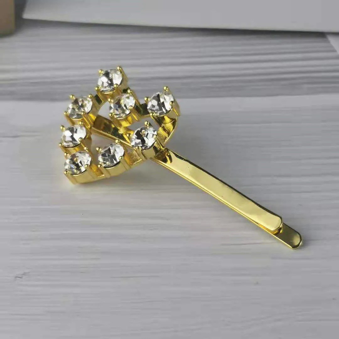 Brand Designer MiuMiu Fashion hairpin new French love inlaid diamond heart-shaped clip sweet temperament curved clip gold-plated hair Accessories Jewelry luxury