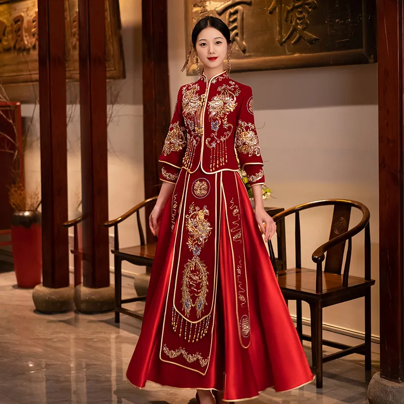 Kinesisk stil bröllopsklänning brud kärlek evig gåva qipao cheongsam lady röda brudtärnor klänning su broderi topp + kjol dräkt