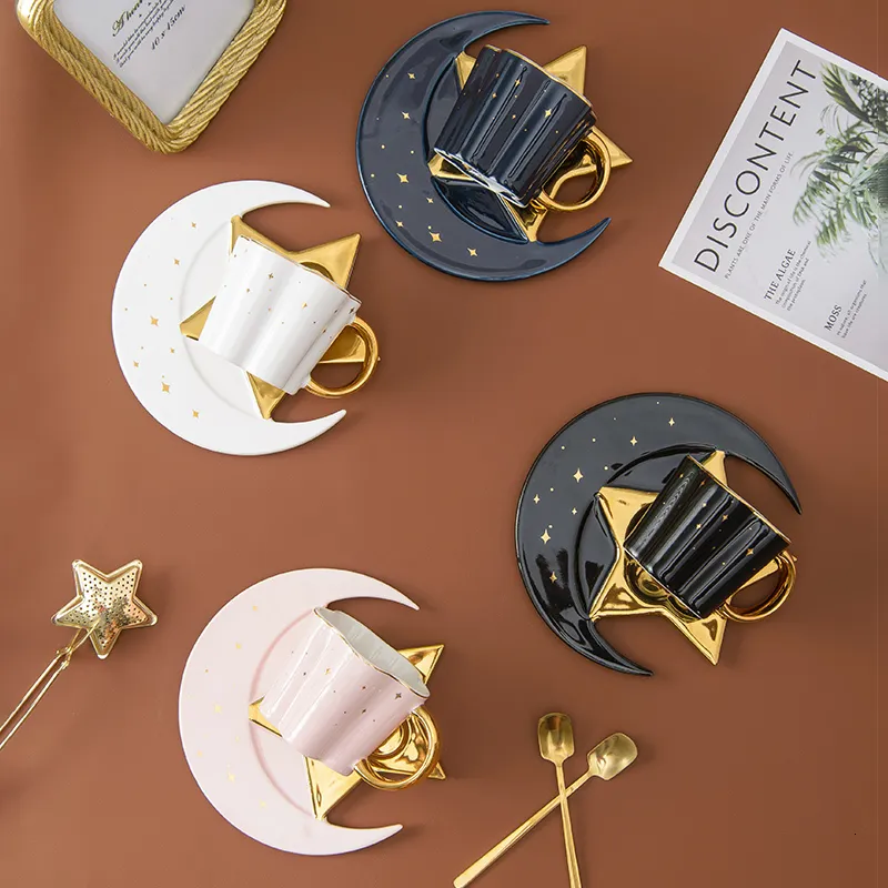 Mokken Creatieve keramische ster Moon Moon Coffee Cup en Saucer met lepel gouden handgreep Mok Afternoon tea Melksap Water Drink Porselein 230817