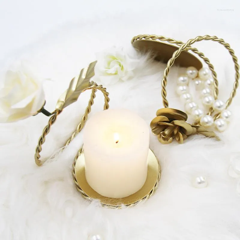 Kerzenhalter Leichte Luxus -Eisen -Wickel -Twist -Tablett Candlestick Speichertisch mit Handgeschenkduft Hochzeitsfeier
