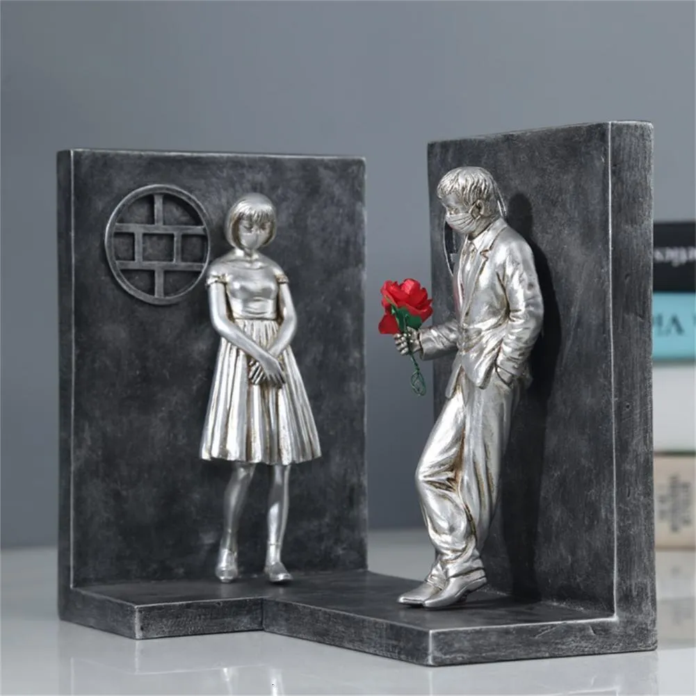 Obiekty dekoracyjne figurki 2PCS Bookends żywiczny Banksy Book Ends Showshelf 3D Figure Form Books End Miniature Figurine Holder Sujetalibros 230818