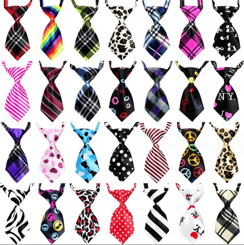 Neuer kostenloser Versand 50pcs Großhandel Mix Farbe Polyester Silk Haustier Hunde Krawatte Verstellbares hübsche Fliegenkamm Haustierkragen Süßes Geschenk