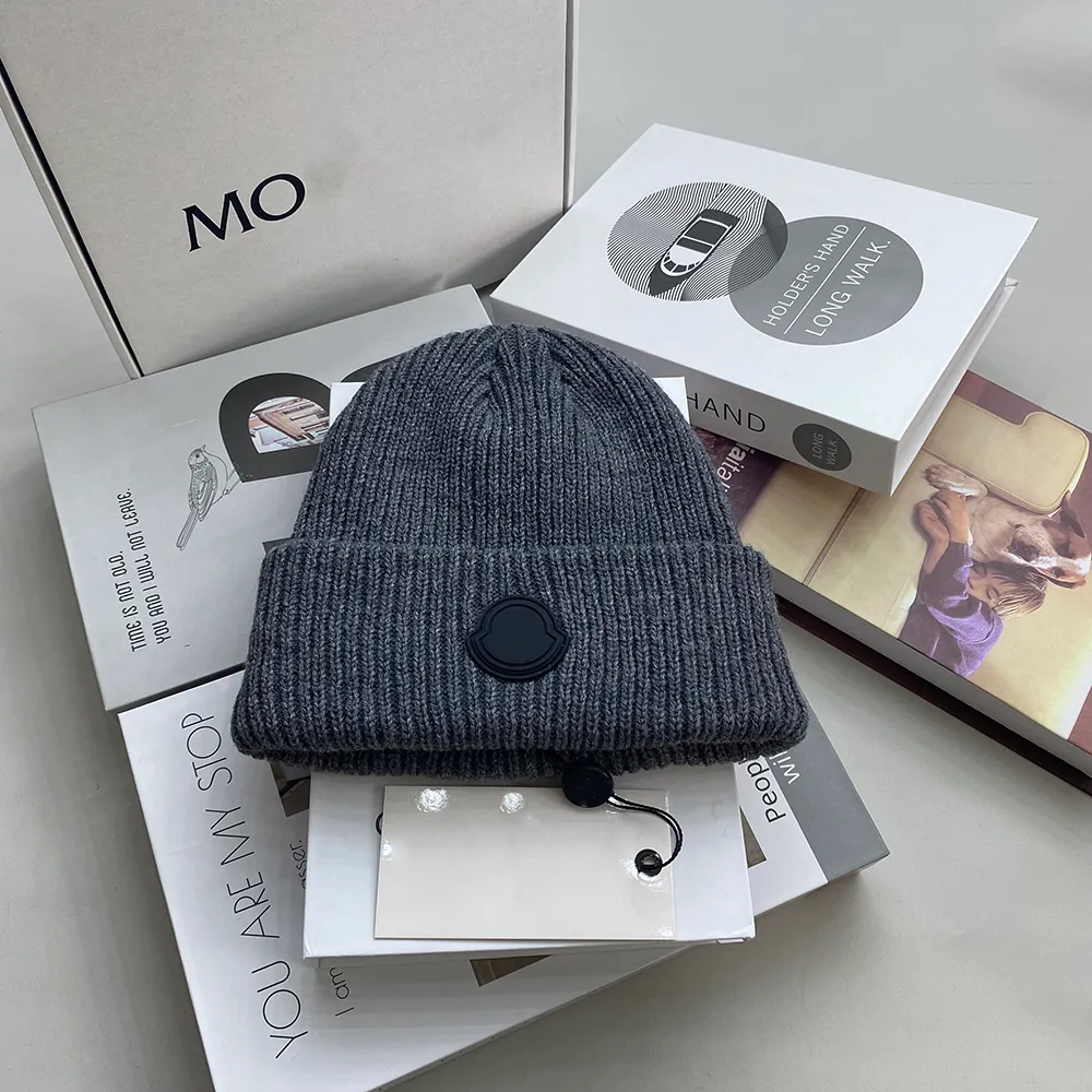 European and American trendy woolen hats high-quality black glue label short hats winter cold and warm hats gift box packaging