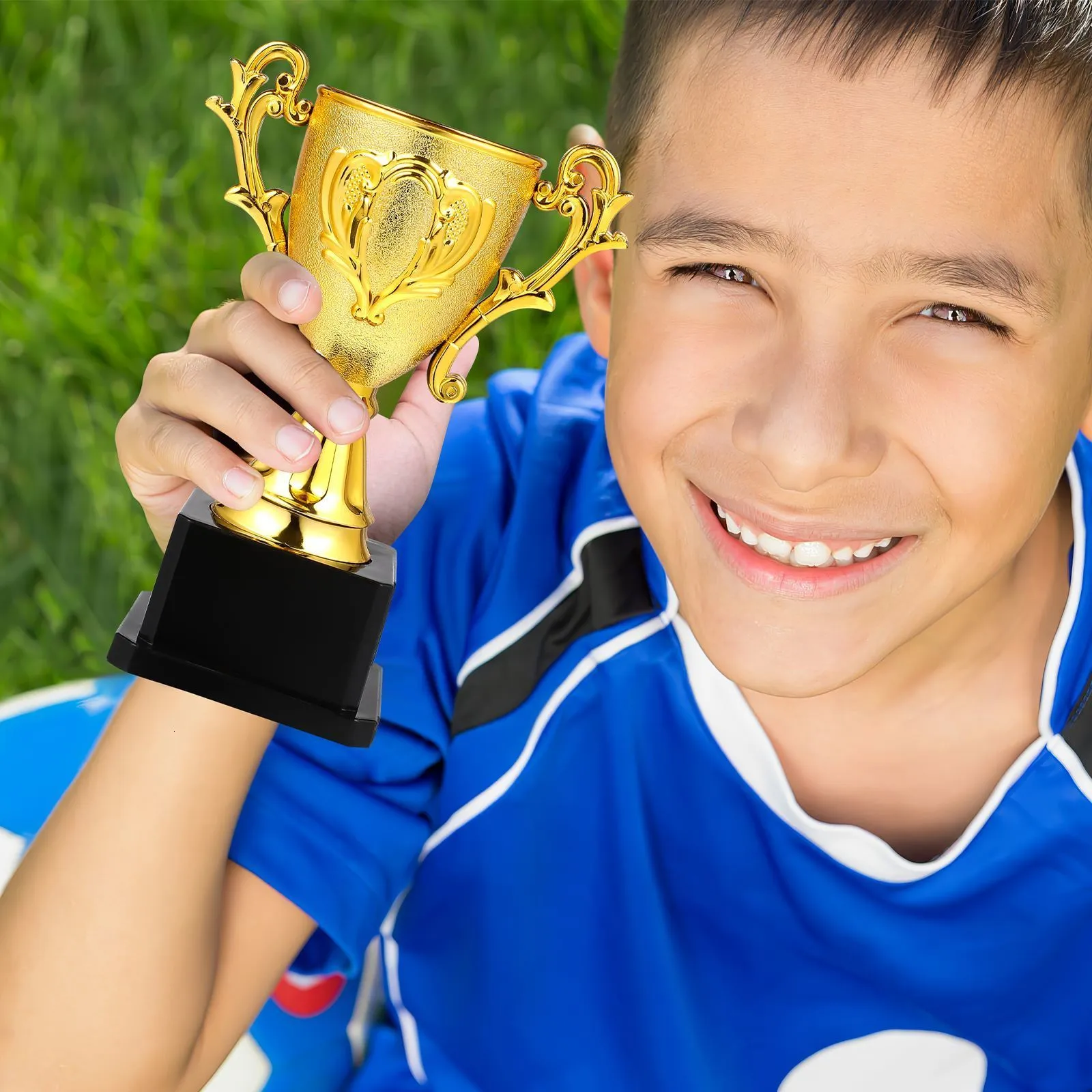 Dekorative Objekte Trophäe Trophies Award Plastik Gold Kids Awards Awards Pokal Mini Cups Gewinner Kinder Belohnung lustige Trophytrophie Medaillen Fußballspielzeug Golden 230818